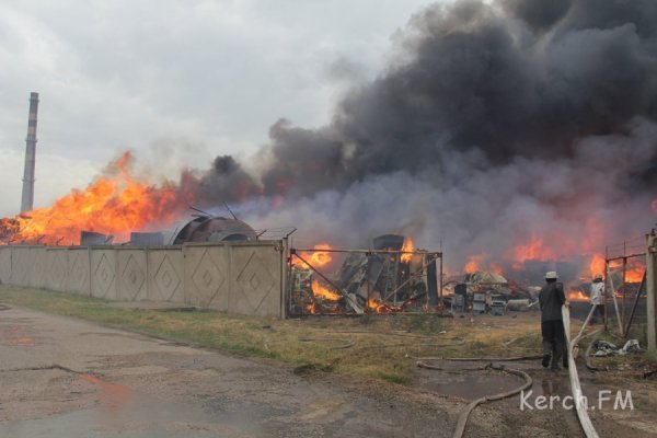 У Керчі горів порт. ФОТО. ВІДЕО