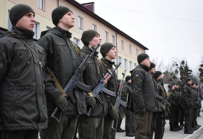 У Луцьку нацгвардійці-новобранці отримали зброю. ФОТО