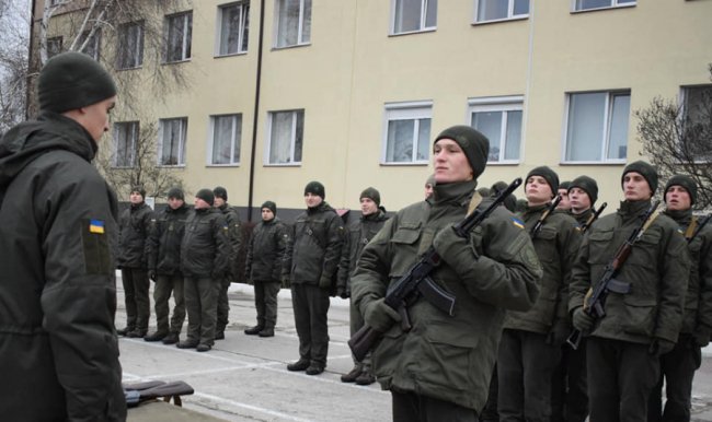 У Луцьку нацгвардійці-новобранці отримали зброю. ФОТО