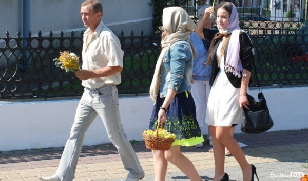 Як у Луцьку святили яблука та мед. ФОТО