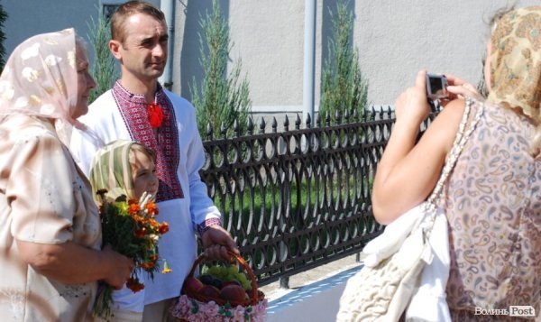 Як у Луцьку святили яблука та мед. ФОТО