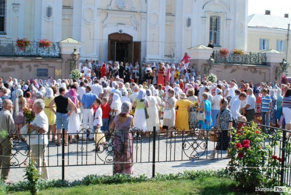Як у Луцьку святили яблука та мед. ФОТО