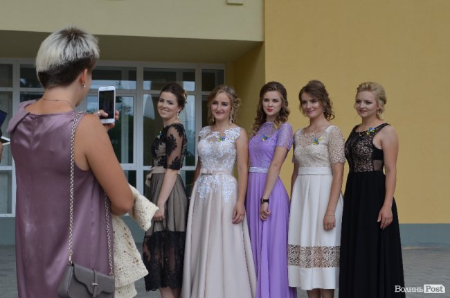 «Ви наша надія»: у луцькому педколеджі – випускний. ФОТО