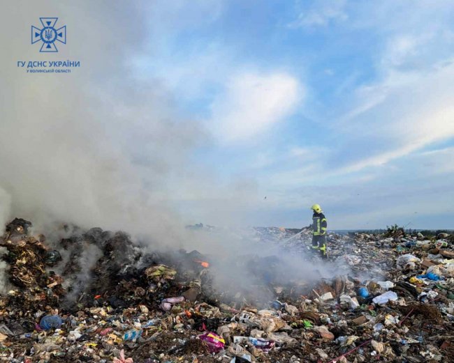 У Луцькому районі горіло сміттєзвалище. ФОТО