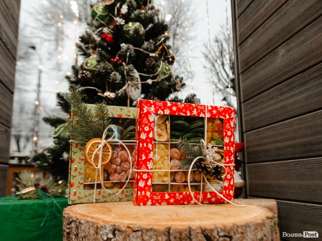 Час небанальних і красивих подарунків: де у Луцьку купити набори із корисних смаколиків*