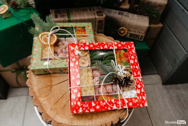 Час небанальних і красивих подарунків: де у Луцьку купити набори із корисних смаколиків*
