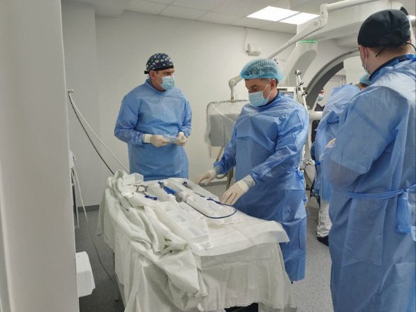 На Волині пацієнтці замінили серцевий клапан без розрізу грудної клітини. ВІДЕО