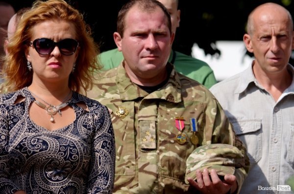 На будинках полеглих героїв АТО вивісили пам’ятні знаки. ФОТО