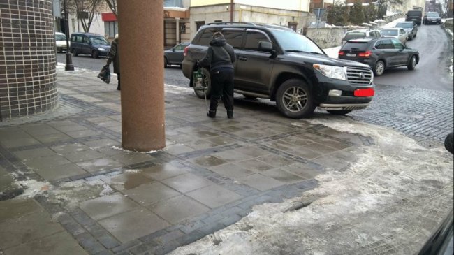 Машина депутата Ткачука знову стала героєм «АвтоАндони Луцька»