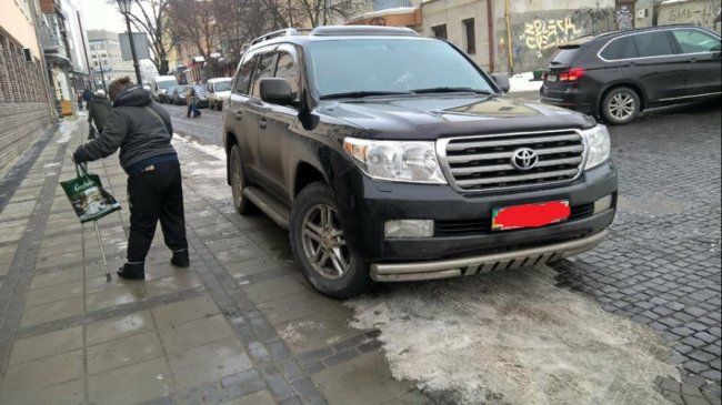 Машина депутата Ткачука знову стала героєм «АвтоАндони Луцька»