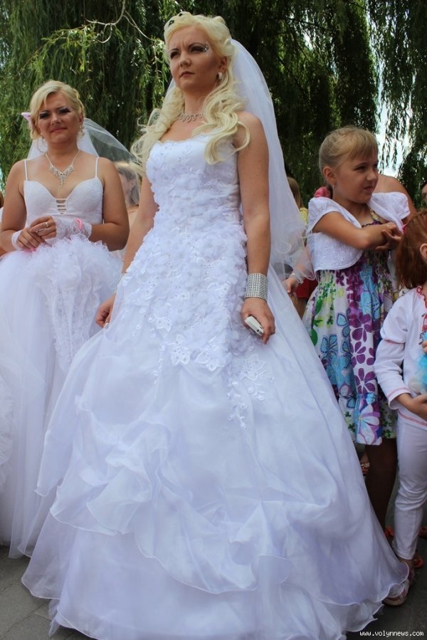 Парад наречених у Луцьку. ФОТО