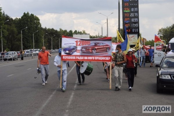 Чергова провокація на Волинській митниці: активісти хотіли спалити «Запорожець». ФОТО
