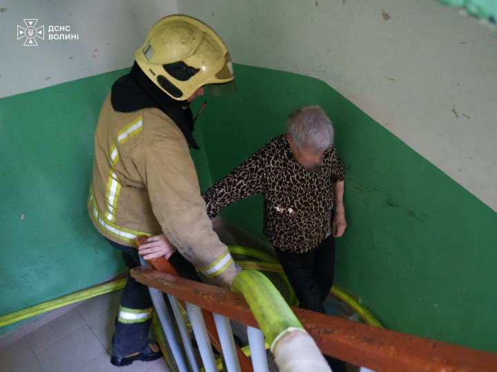 У Луцьку на Відродження горіла квартира, евакуювали жінку