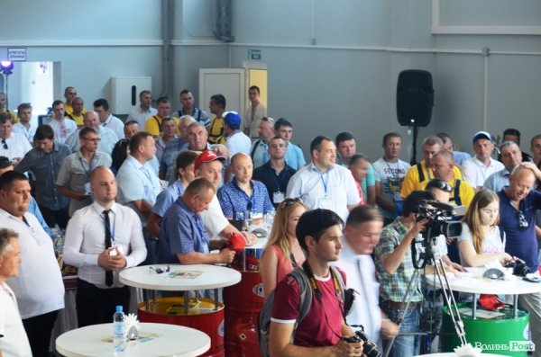 Піджейки на тракторі - як «ВФК» відкривала сервісний центр. ФОТО