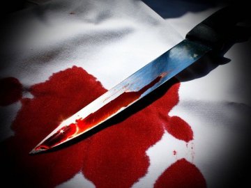 Посварилися після чарки: у Польщі українець вдарив ножем свого співмешканця