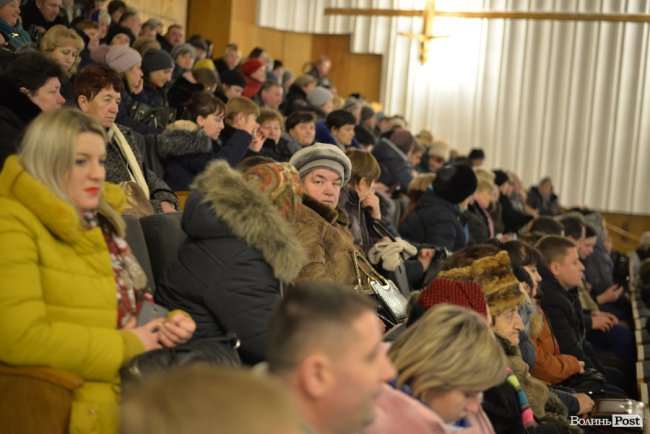 Томос, селфі та колядки: Петро Порошенко на Волині. ФОТОРЕПОРТАЖ