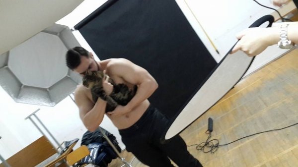 М'язи, тату та котики: у Луцьку створюють «відвертий» календар