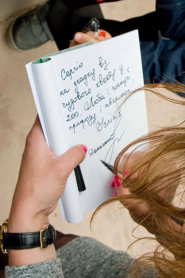 У Луцькому зоопарку дітлахи знайшли загублене яйце. ФОТО