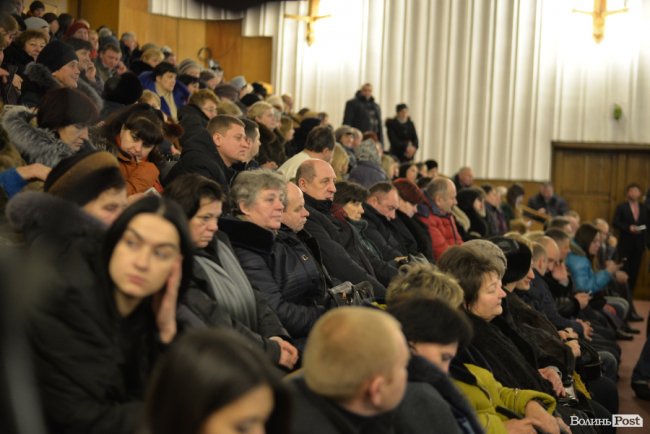 Томос, селфі та колядки: Петро Порошенко на Волині. ФОТОРЕПОРТАЖ