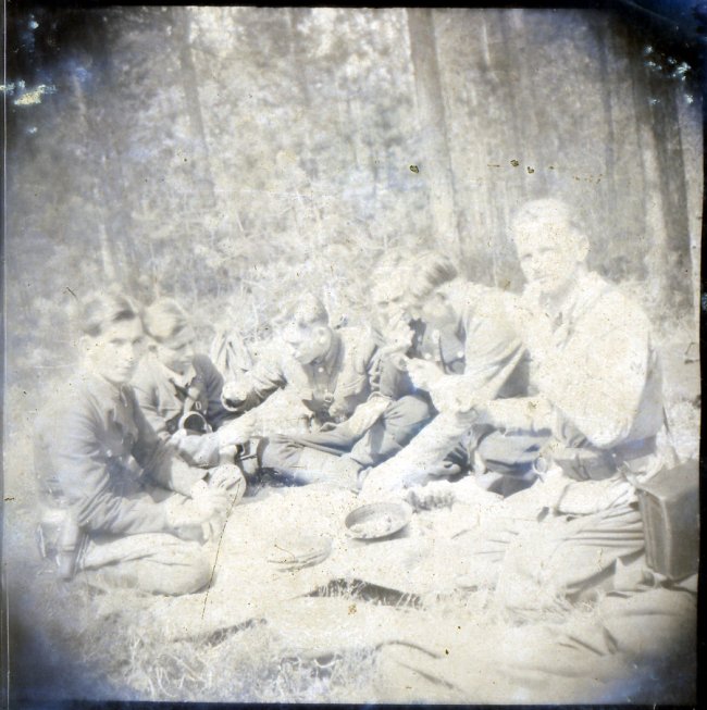 Музей показав фото, як група волинських повстанців святкувала Великдень у 1951 році