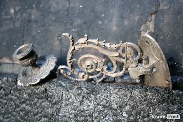 Будинок в центрі Луцька після великої пожежі. ФОТО