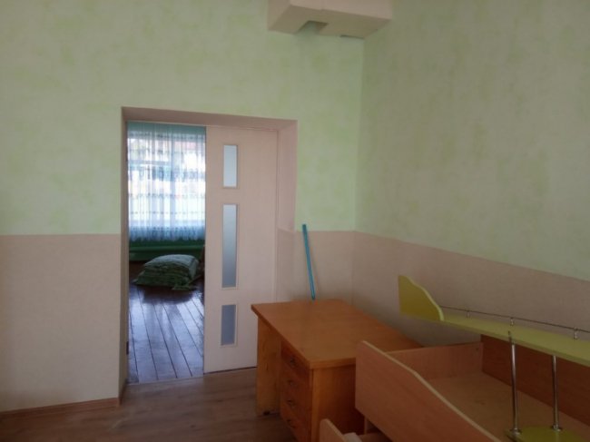 Креативили для дітей: під Луцьком батьки і вчителі прикрасили школу і дитсадок. ФОТО