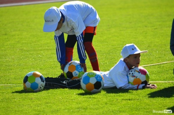 Футболісти ФК «Волинь» тренувались зі школярами. ФОТО