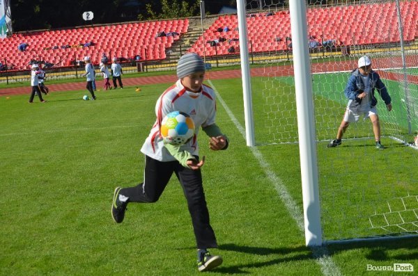 Футболісти ФК «Волинь» тренувались зі школярами. ФОТО