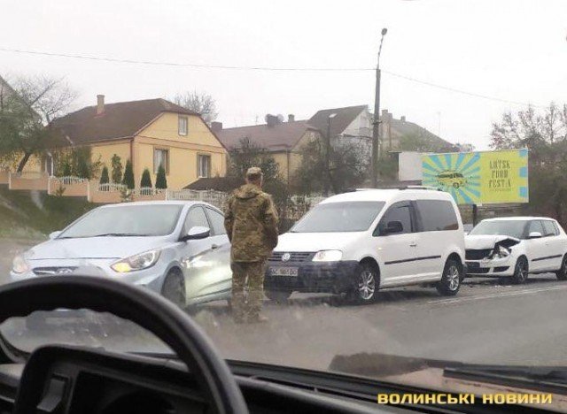 У Луцьку на перехресті – подвійна аварія. ФОТО