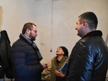 Лучанці, яка 40 років працювала водієм тролейбуса, допомогли з ремонтом. ФОТО