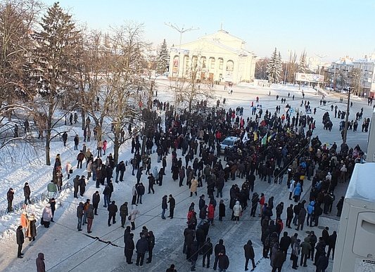 Під Чернігівською ОДА «ростуть» барикади. ФОТО