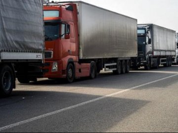 На Волині – тимчасово обмежений рух вантажівок