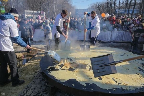 «Русскоє достоїнство»: людей годували з лопат. ФОТО