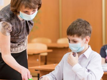 Із 8 листопада нещеплених вчителів відсторонятимуть від роботи. Чи буде їм заміна. ВІДЕО