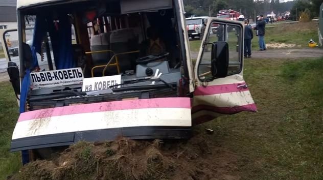 З’явилося відео аварії за участю маршрутки на Волині