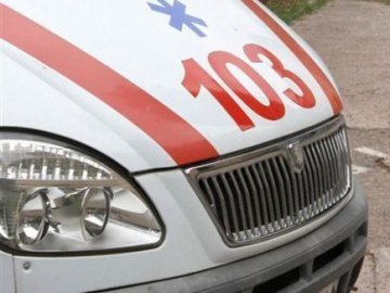 Медики врятували дитину, яку ледь не розчавили двері