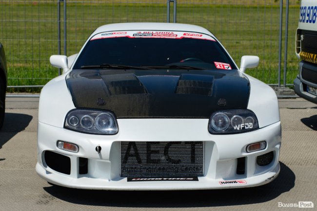 У Луцьку стартували видовищні змагання дрег-рейсерів. ФОТО