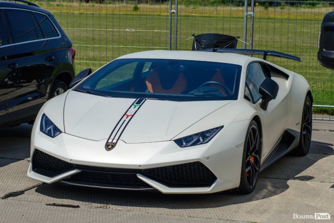 У Луцьку стартували видовищні змагання дрег-рейсерів. ФОТО