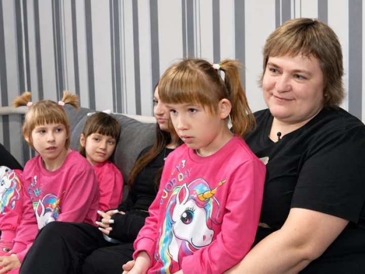 Родина з Волині виховує 13 дітей, з яких 10 - прийомні. ВІДЕО