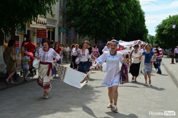 У Луцьку – хода пам’яті жертв політичних репресій. ФОТО