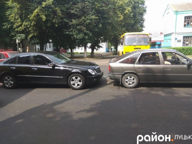 Аварія у Луцьку: зіткнулись Mercedes і Opel