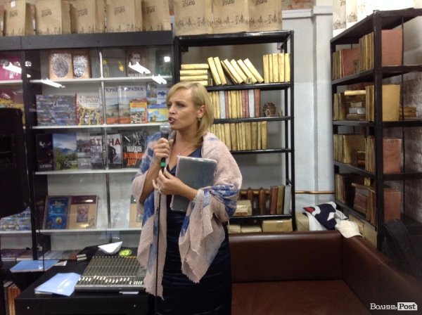 У Луцькій книгарні «заговорили» книги. ФОТО. ВІДЕО