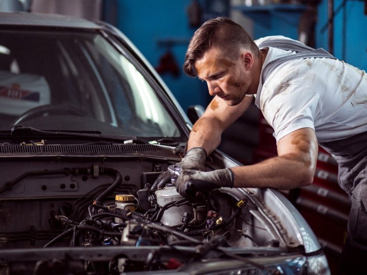 На Волині чоловік зламав автомайстру ребра і спричинив струс мозку через неякісний ремонт