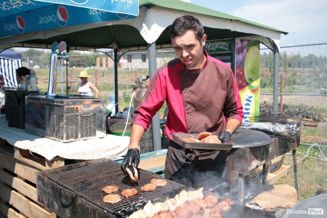 Від і до: чим і за скільки поласувати на «Бандерштаті». ФОТО