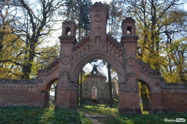 Відновити замок та збудувати ратушу: як планують «відроджувати» Олику. ФОТО