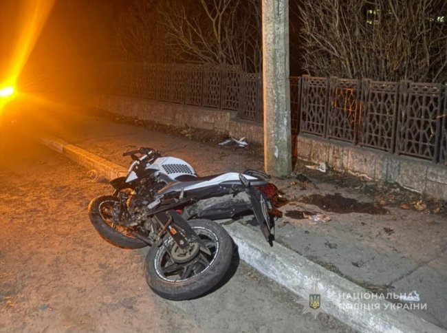 На Волині п'яний мотоцикліст врізався  у стовп