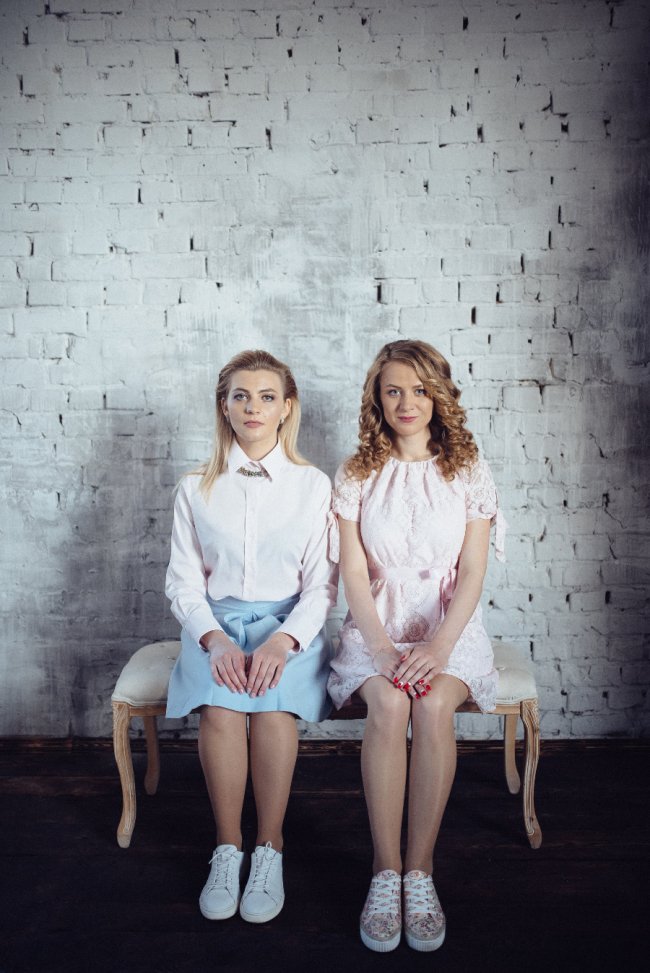 Луцькі телеведучі знялись у фотосесії в стилі «Friends». ФОТО