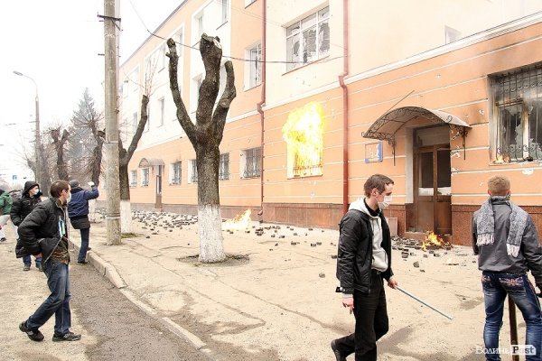 Як у Луцьку «викурювали» міліцію. ФОТО