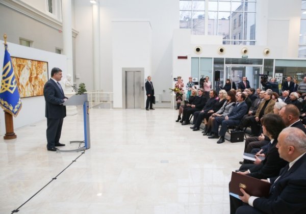 Порошенко вручив діячам культури премії Шевченка. ФОТО