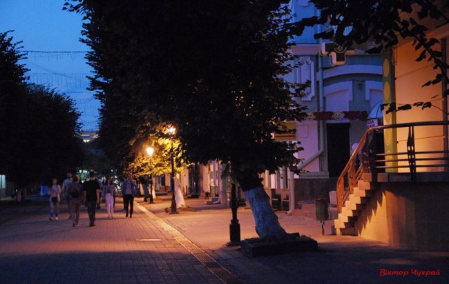 Опублікували чарівні світлини вечірнього Луцька